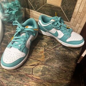 Nike Low-Top Sneakers in White and Teal